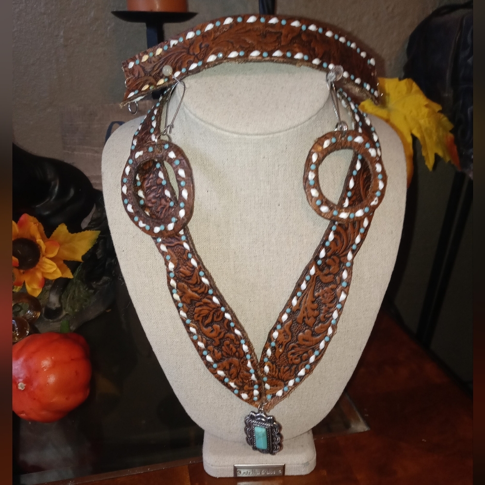 Leather tooled jewelry set